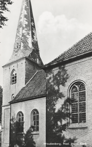 605774 Gezicht op de Nederlands-hervormde kerk (Middenstraat 20) te Woudenberg.